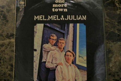 Mel, Mel & Julian - One More Town (G/G+)