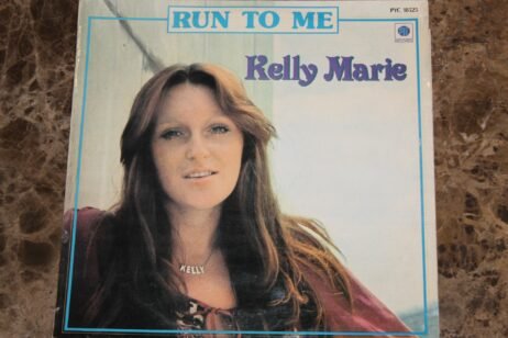 Kelly Marie - Run To Me (G+)
