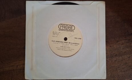 Three Dog Night - Play Something Sweet (Brickyard Blues) / I'd Be So Happy (VG+/Gen) (7")