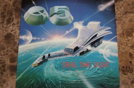 Q5 - Steel The Light (VG+)