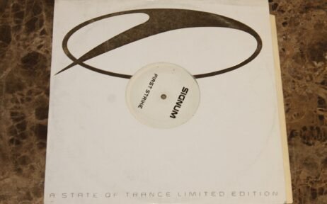 Signum - First Strike (G+/GEN) (12")