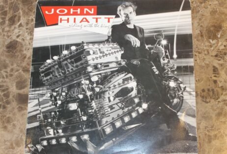 John Hiatt - Riding With The King (G+)