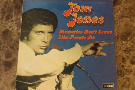 Tom Jones - Memories Don't Leave Like People Do (VG/G+)